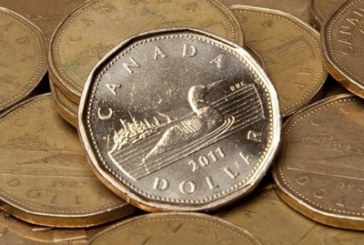 Canadian dollar loosens close ties with oil on energy investment doubts