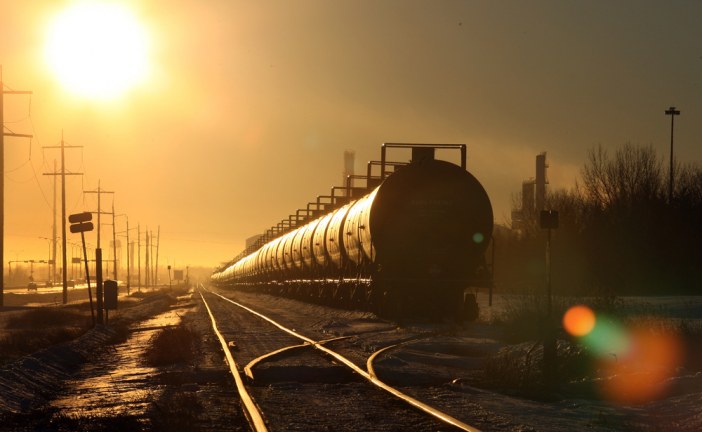 Railways unable to help ease oil glut as Canadian crude prices slide