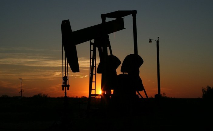 Heavy crude holds steady in narrow range