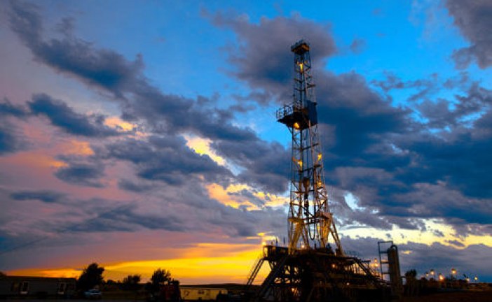 U.S. drillers add oil and gas rigs for eighth straight week