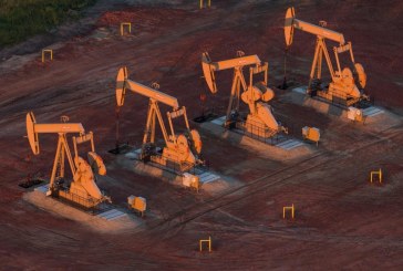 U.S. oil drillers cut rigs for second week in three