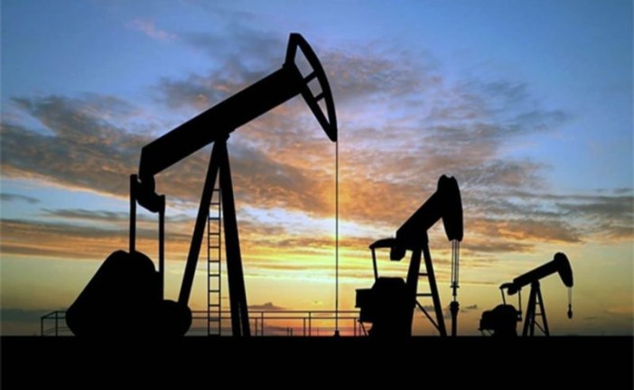 Oil prices slump to pre-Ukraine crisis levels on economic jitters
