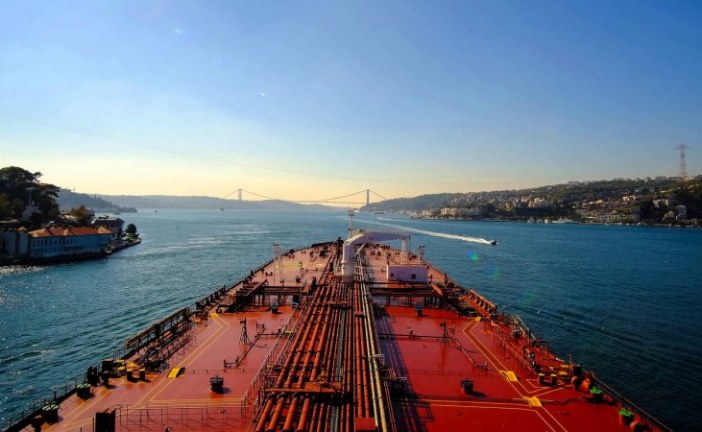 Oil slides 2%, posts second weekly decline as supply fears recede