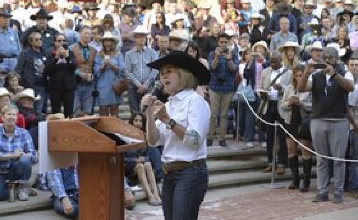 ​Alberta likely to take equity stake in Trans Mountain pipeline: Notley