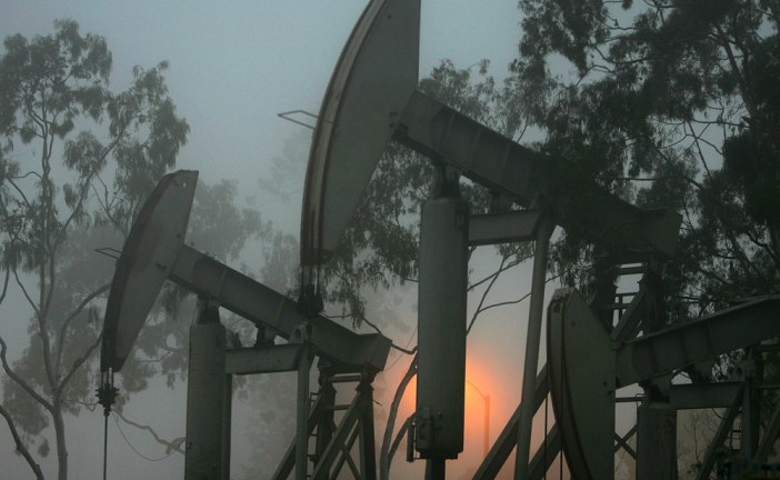 Oil ends year down 25%, its worst annual showing since the crash of 2015