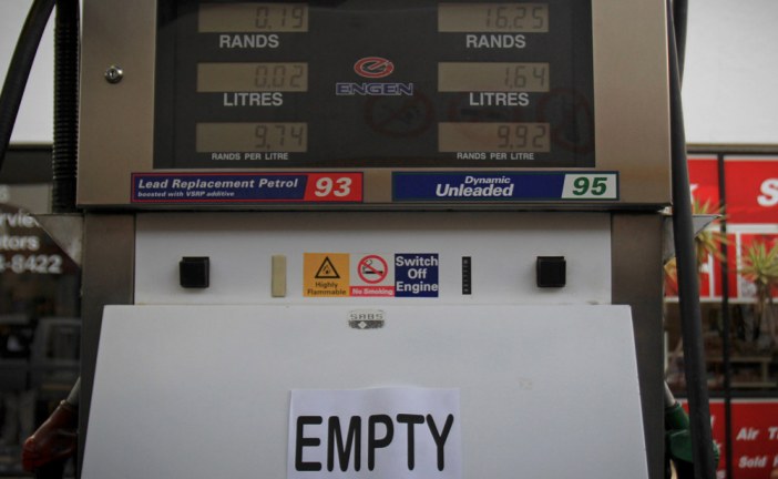 A huge oil and gas deposit, three times the size of past finds, has been found off fuel-starved South Africa