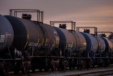 Canadian heavy oil strengthens as crude-by-rail picks up