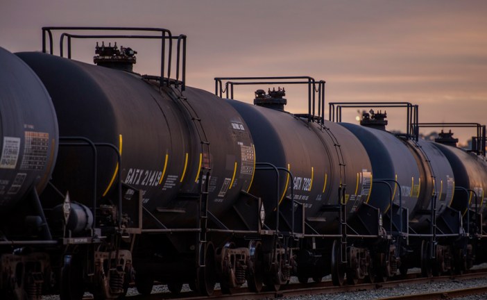 Canadian heavy oil strengthens as crude-by-rail picks up