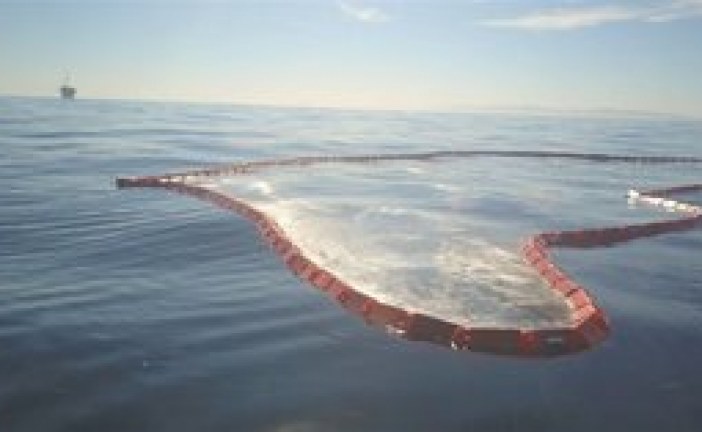 Ultra-light oil spill containment system could dramatically cut response time