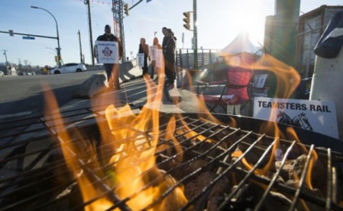 Teamsters say they have reached a tentative deal with CN, work set to resume