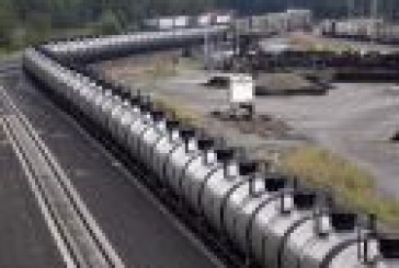 Crude-by-rail shipments hit a new record despite lower price discounts