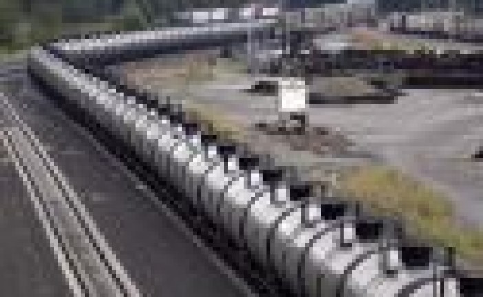 Crude-by-rail shipments hit a new record despite lower price discounts