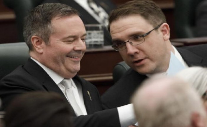 Alberta politicians return to legislature to pass bills, keep their distance