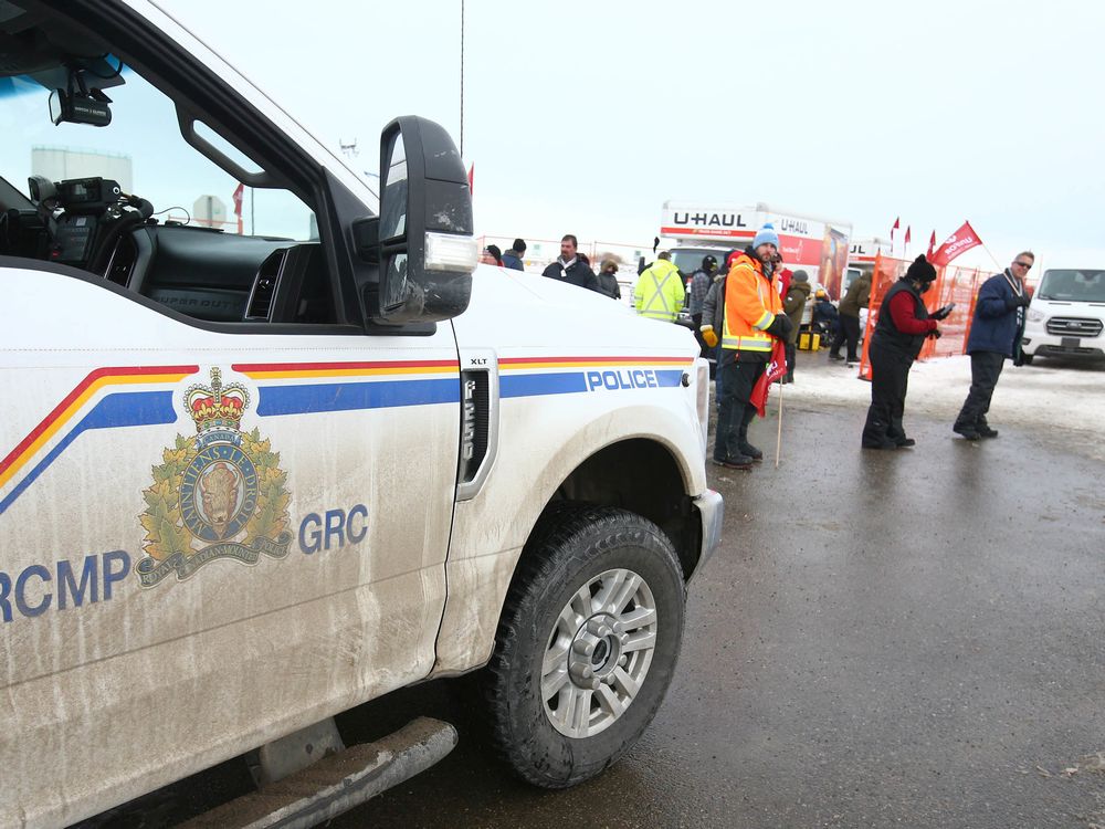  RCMP officers monitor Unifor supporters at the Federated Co-operatives Ltd. terminal in Carseland, Alta., on Feb. 5. 