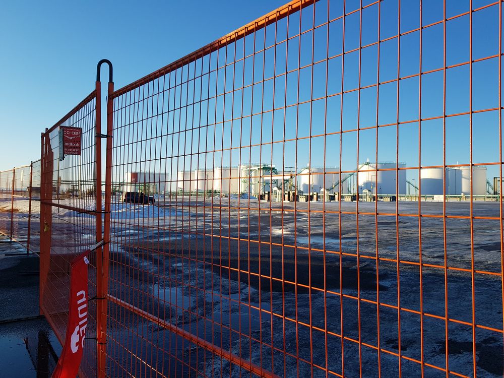  Unifor members protest outside a Federated Co-op Ltd. fuel terminal in Carseland, Ab. on Saturday, Jan. 25, 2020. The protests were in support of locked-out workers in Regina. Jason Herring / Postmedia