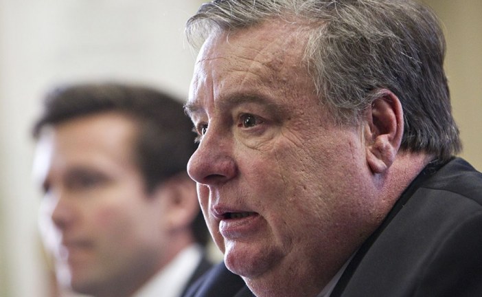 Varcoe: As oil prices tumble, poll shows Albertans see darkest clouds over economic recovery