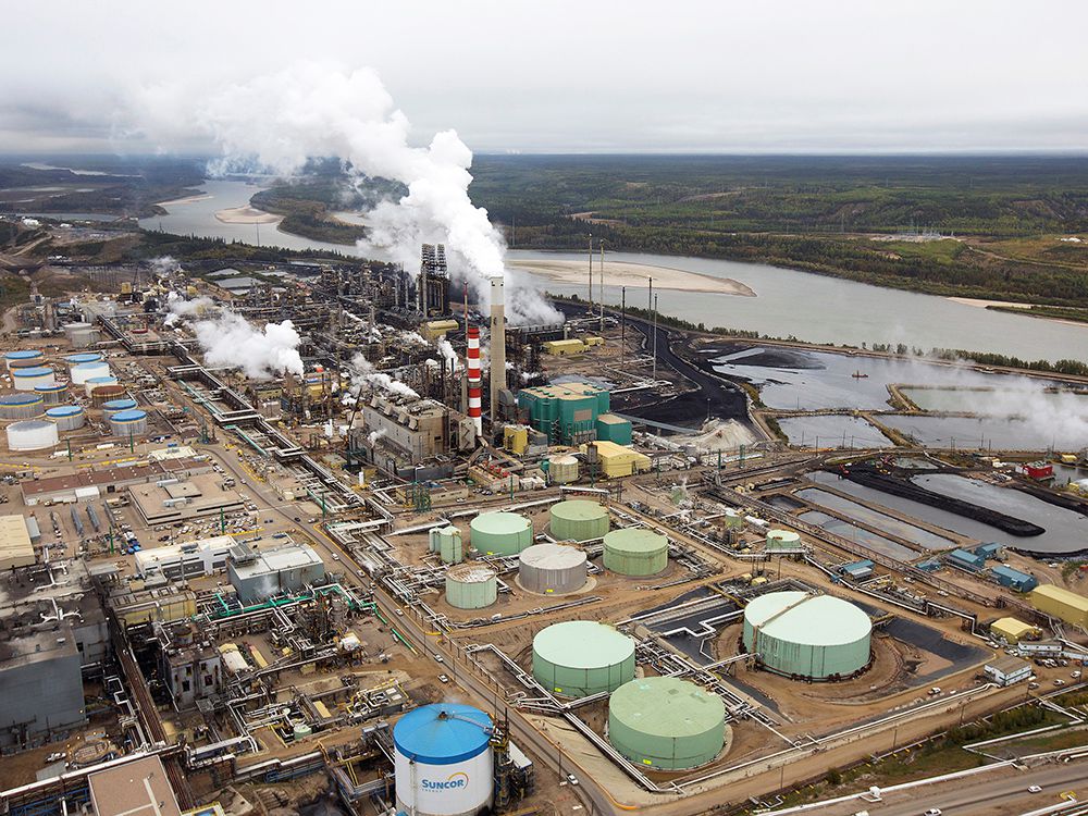  Suncor’s oilsands processing plant near Fort McMurray.