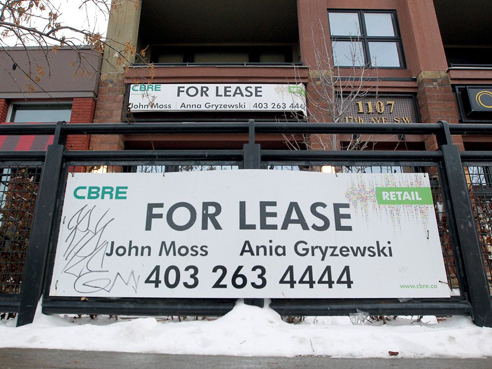  “For Lease” signs are seen along 17th Ave. SW. Thursday, November 12, 2020. Brendan Miller/Postmedia