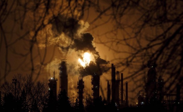 As Ottawa prepares to unveil its Clean Fuel Standard, industry warns of refinery shutdowns