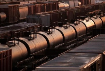 As debate rages over cross-border pipelines, U.S. analysts brace for more oil by rail