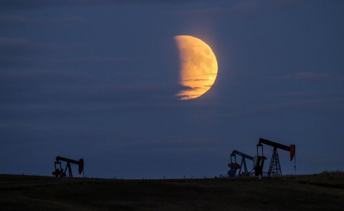 Varcoe: Oil plunges $10, underscoring anxiety over Alberta’s economic rebound