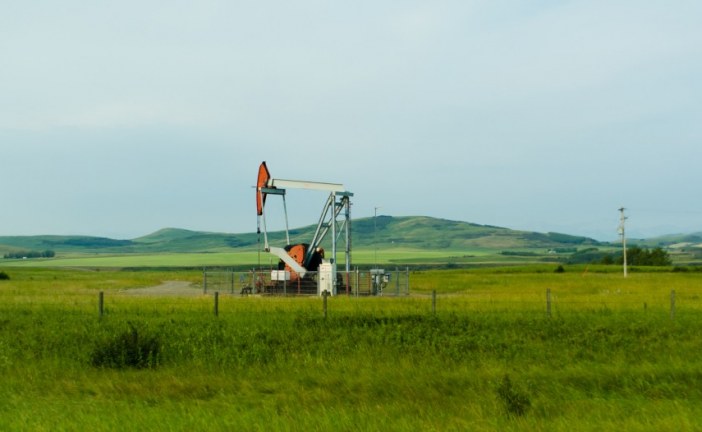 Oil rises for a second day on supply tightness concerns
