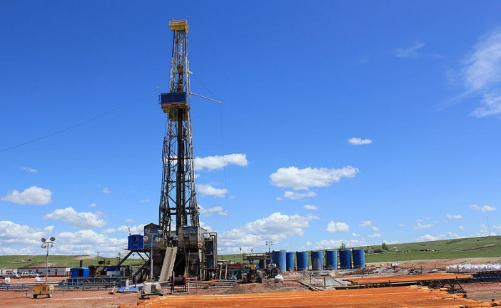 U.S. drillers add oil and gas rigs for ninth week in a row