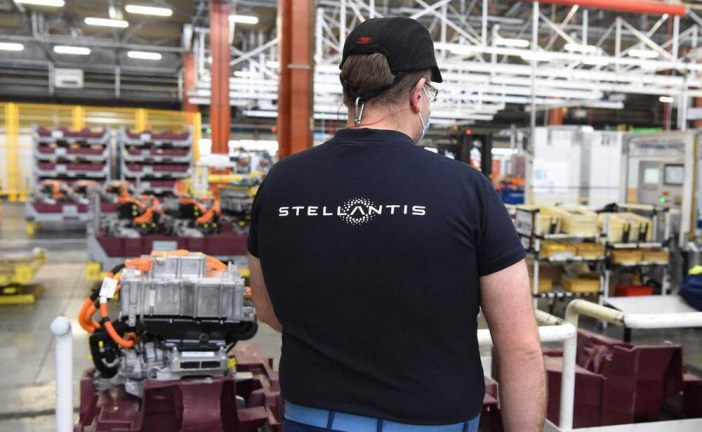 Stellantis and LG announce $5-billion EV battery plant in Ontario
