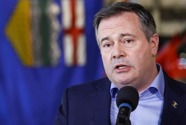 Leadership vote: Alberta premier gets letter of support from 19 former members
