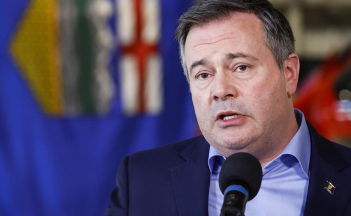 Leadership vote: Alberta premier gets letter of support from 19 former members