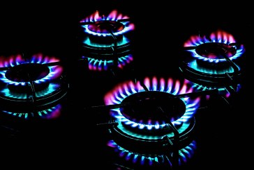 U.S. natgas futures up 2% as cooling demand starts to rise
