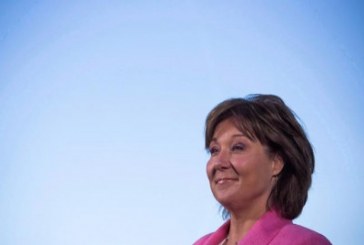 Former B.C. premier says Canada has taken a back seat to others in LNG market