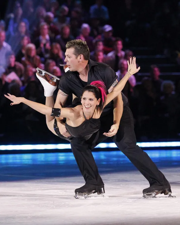 Jamie Salé and Theo Fleury on Battle of the Blades in 2010. The two now have a show together called Fire and Ice.