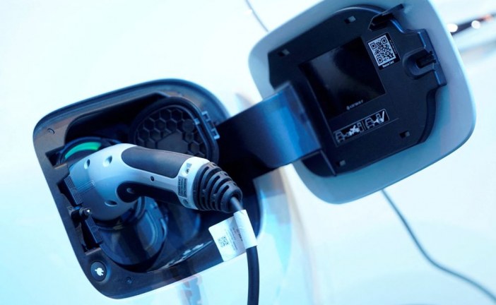 Rising interest rates pushing EVs out of reach for Canadians: KPMG poll