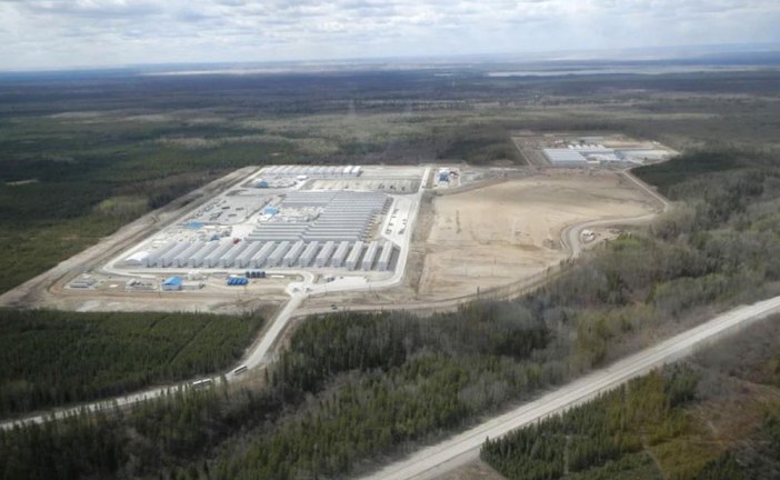 Hundreds of oilsands camp workers to be fired after refusing wage rollbacks: union