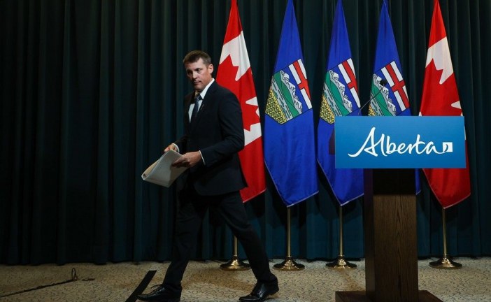 Varcoe: Population boom driving Alberta economy, even as provincial energy revenues dip